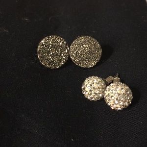 2-set of sparkley stud earrings